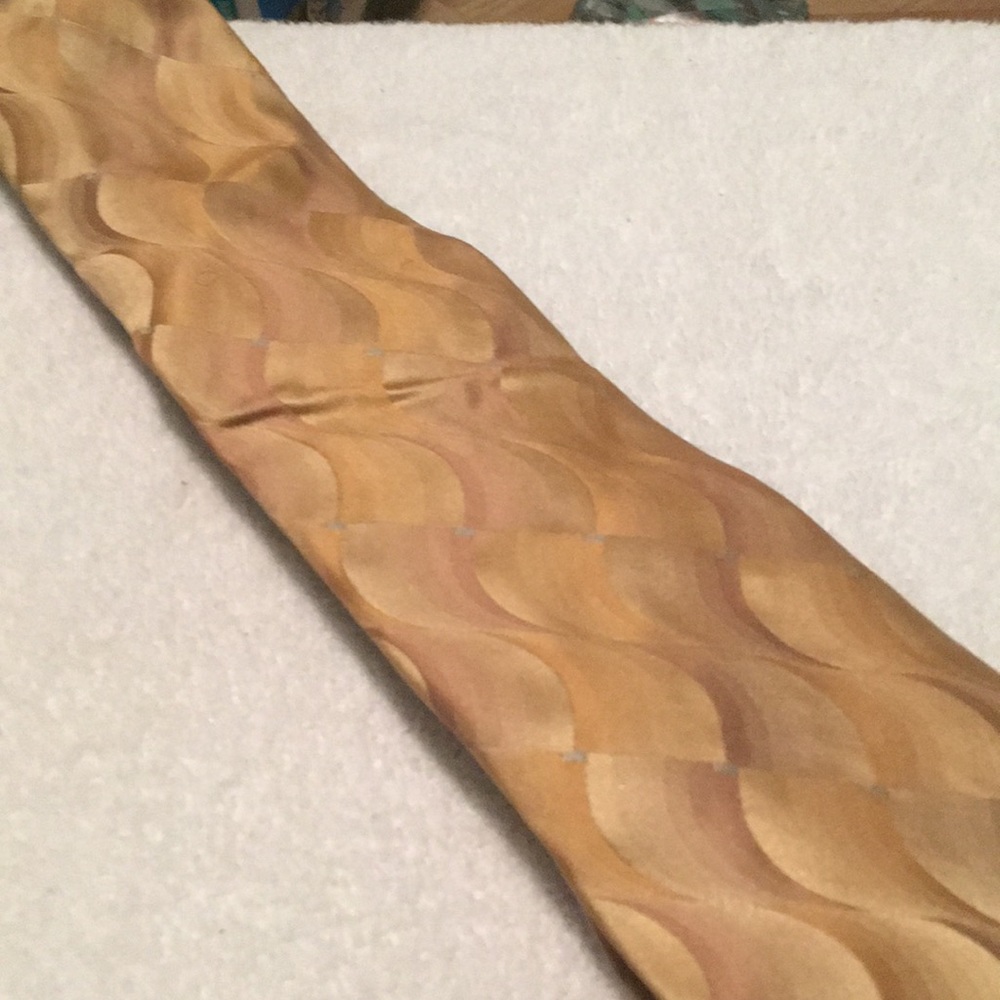 Men’s golden stafford tie
